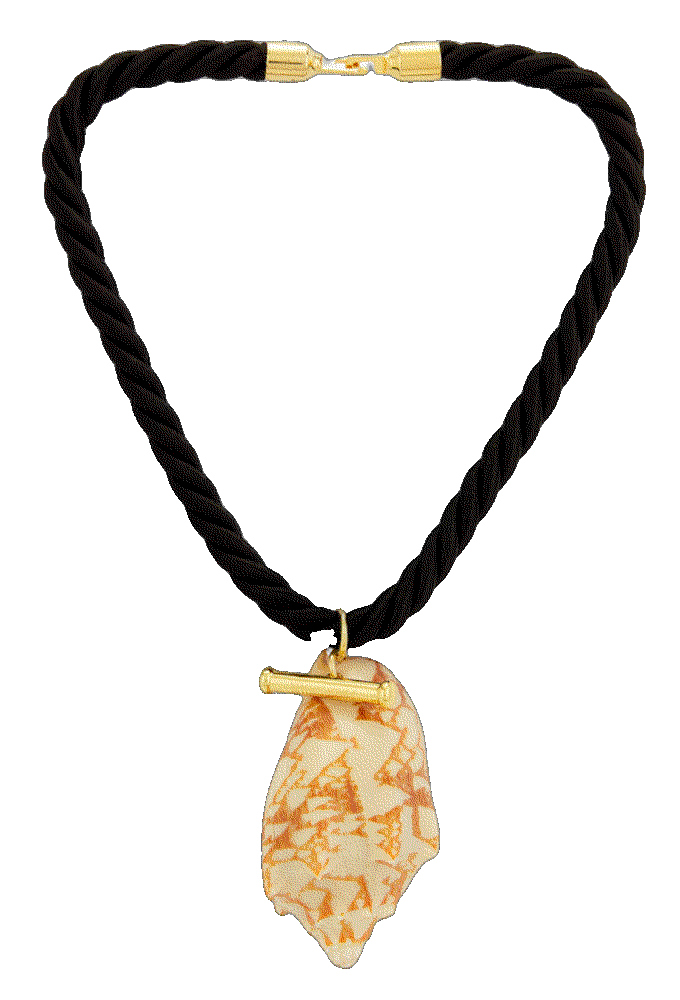 Timeless pearly shell cord necklace in black Timeless Pearly 